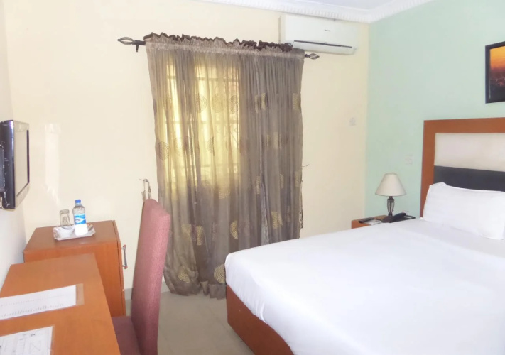 Adna Hotel