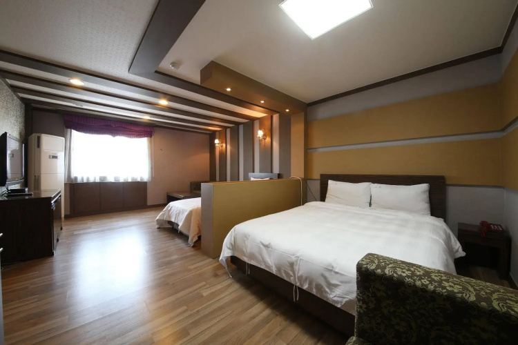 Yes Motel
