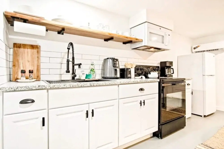 Rustic Gem 5min-asian District Full Kitchen