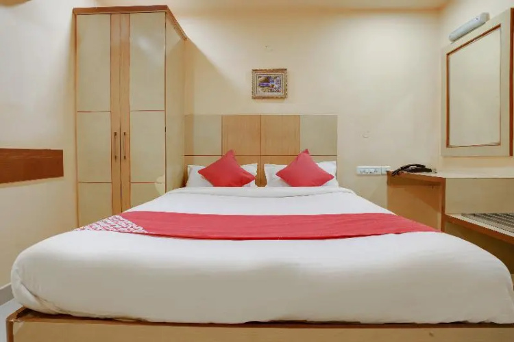 OYO 48723 Shanthaa Residency Lodge