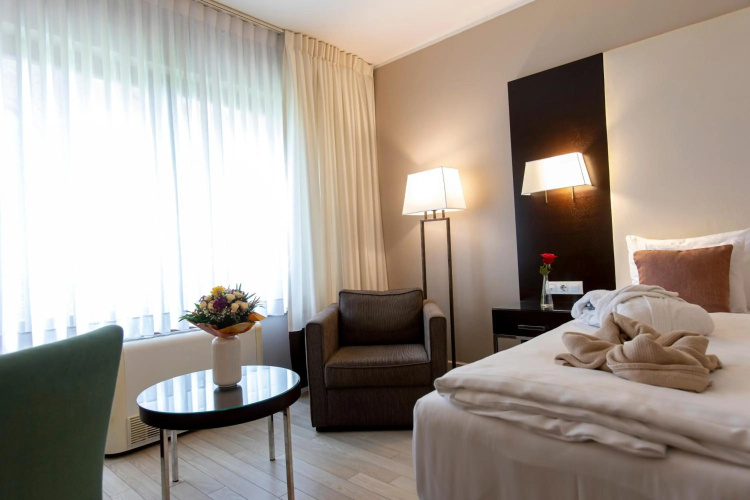 Lions Garden Hotel