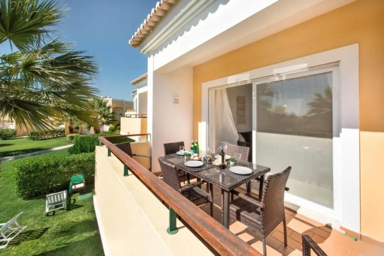 Luxurious First Floor Apartment Sleeps 4