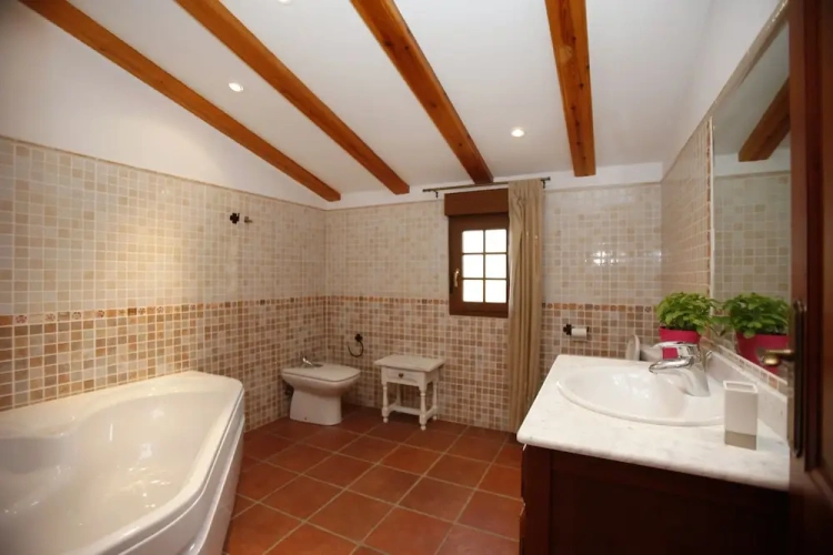 4 Bedrooms Apartment
