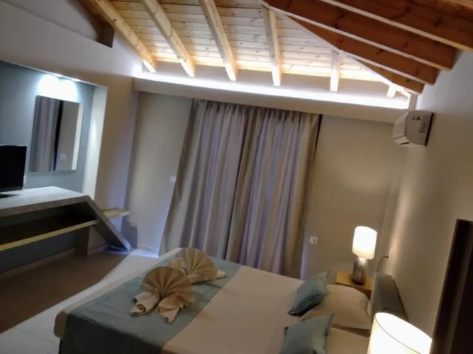 Deluxe Double room with partial sea view