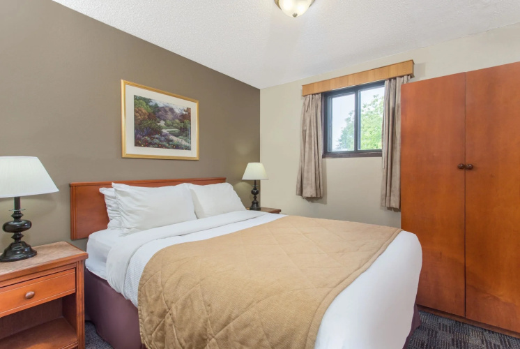 Grand Forks Inn