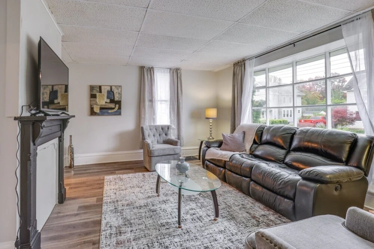 2 Bedrooms Apartment