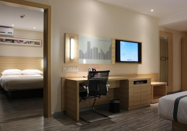 Standard Double room with street view