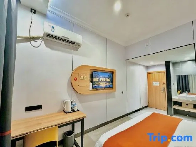 Standard Double room with city view