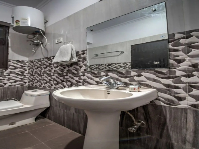OYO 2807 Hotel Crosswinds Residency