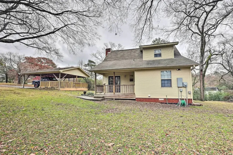 Tranquil Retreat w/ Dock on Lake Hamilton!
