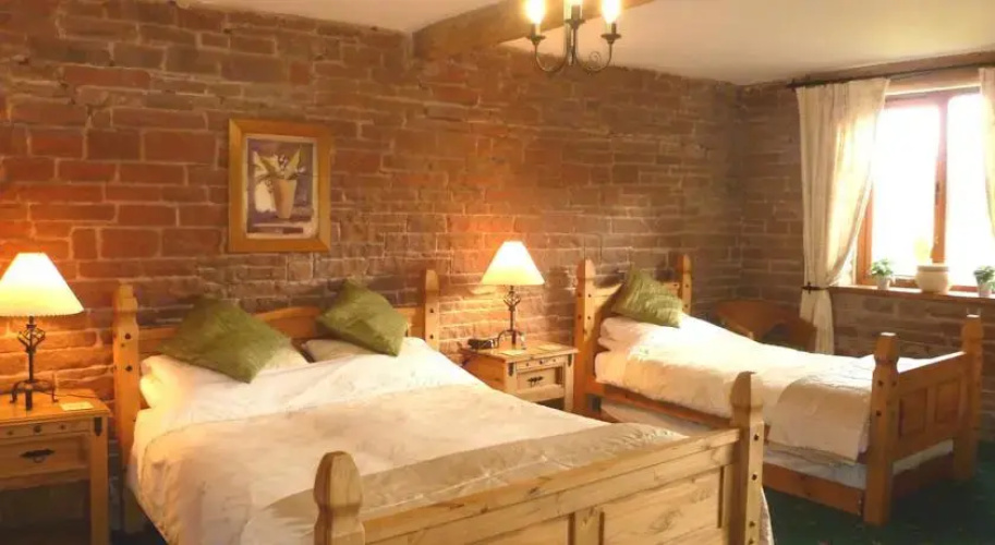 THE GINNEY Country Guest House