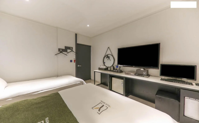 Yellow Hotel