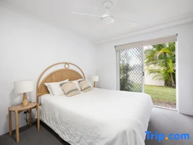 2 Bedrooms Single Apartment