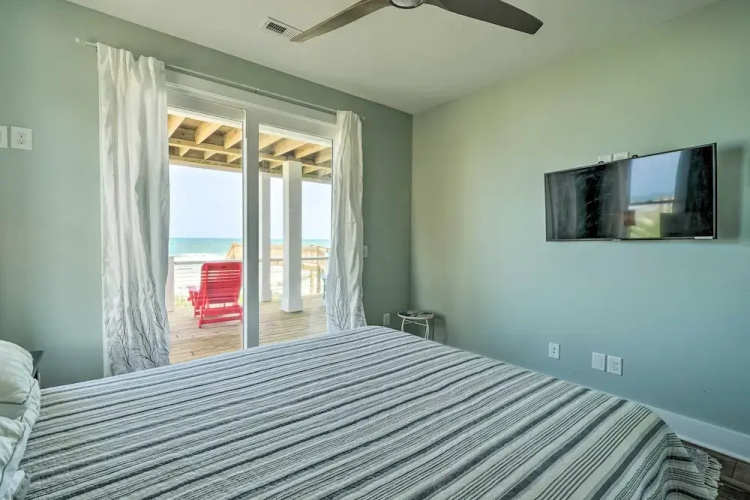 Beachfront Oasis w/ 2 Large Decks, BBQ & Views!