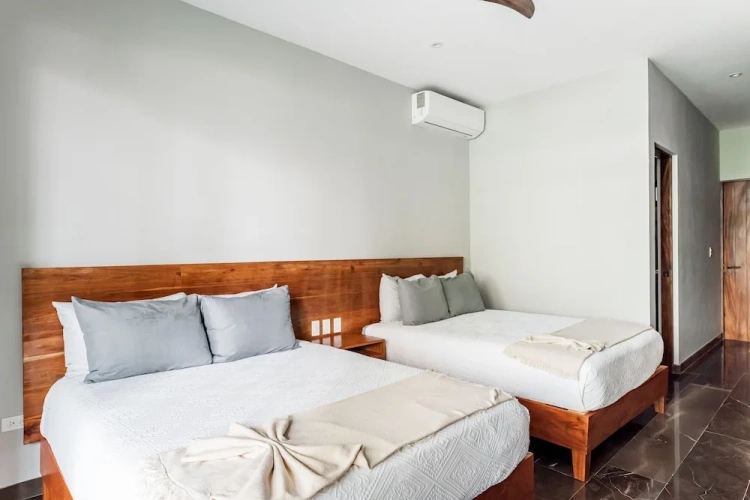 Luxury Quadruple Basement room