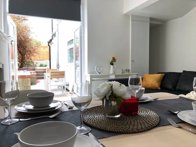 Clydes Hideaway Apartment