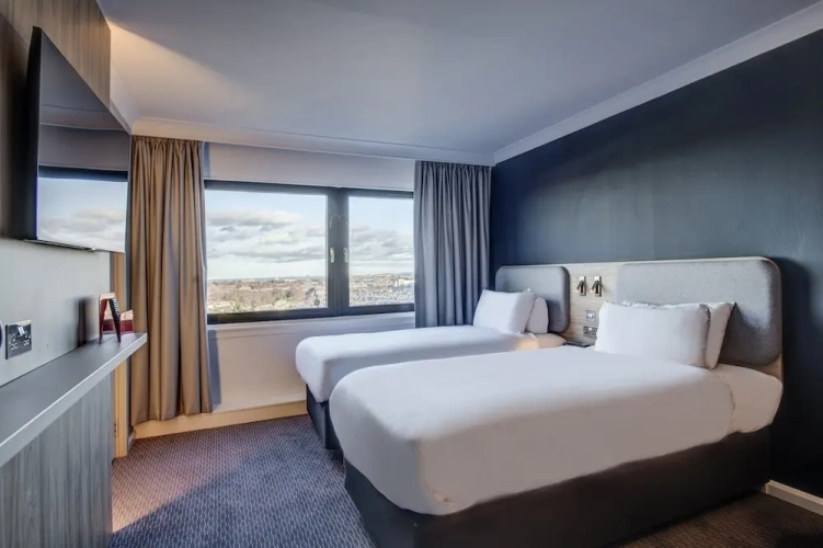 Standard Twin room with city view