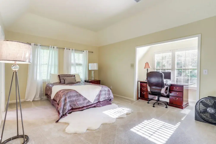 3 Mi to Roswell Riverwalk: Spacious Getaway!