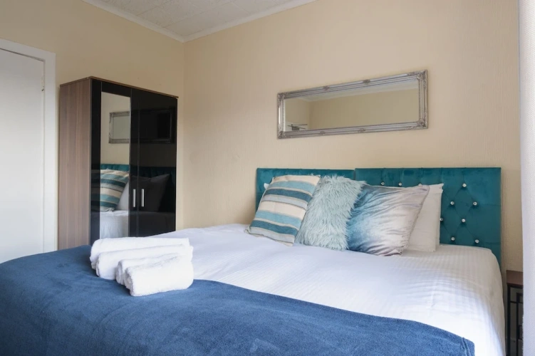 3 Bedrooms Apartment