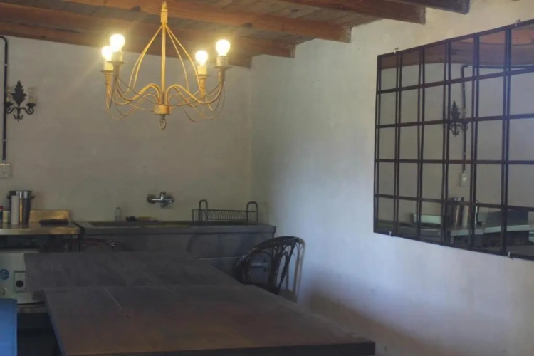 4 Bedrooms Cottage