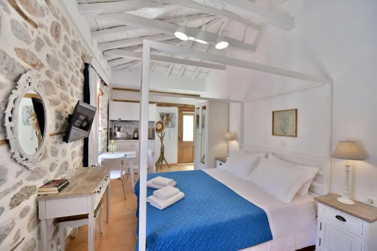Studio with harbour view