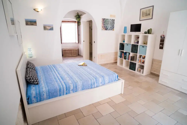 La bottega Ostuni by Typney