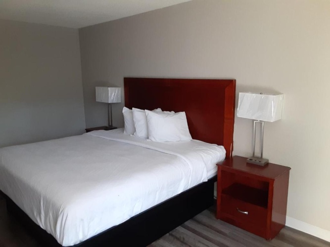 Days Inn by Wyndham Ozark