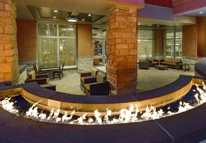Courtyard Buffalo Downtown / Canalside