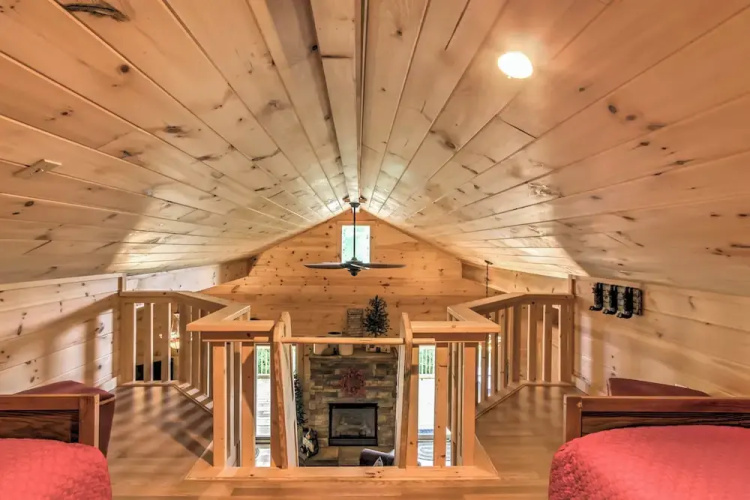 Hot Tub & Loft: Mountain-view Sevierville Cabin