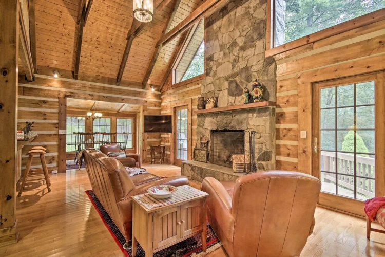 Creekside Berkeley Springs Cabin On 35 Acres! - Berkeley Springs, WV