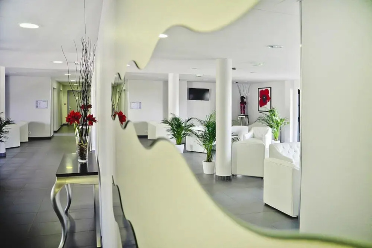 Apartment With Shared Pool Near sea