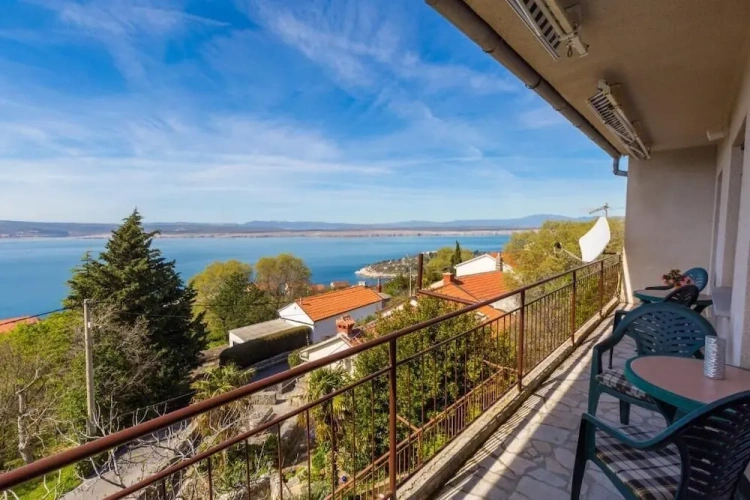 3 Bedrooms Apartment