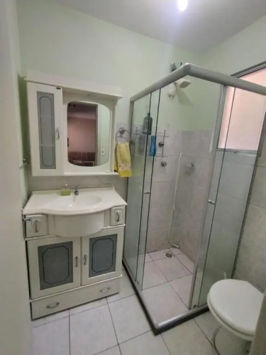 Apto 2 quartos, cond fechado, com vaga, quarto andar