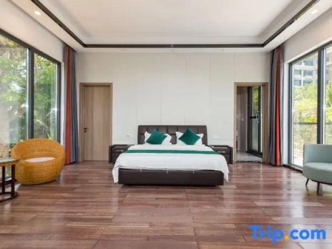 5 Bedrooms Villa