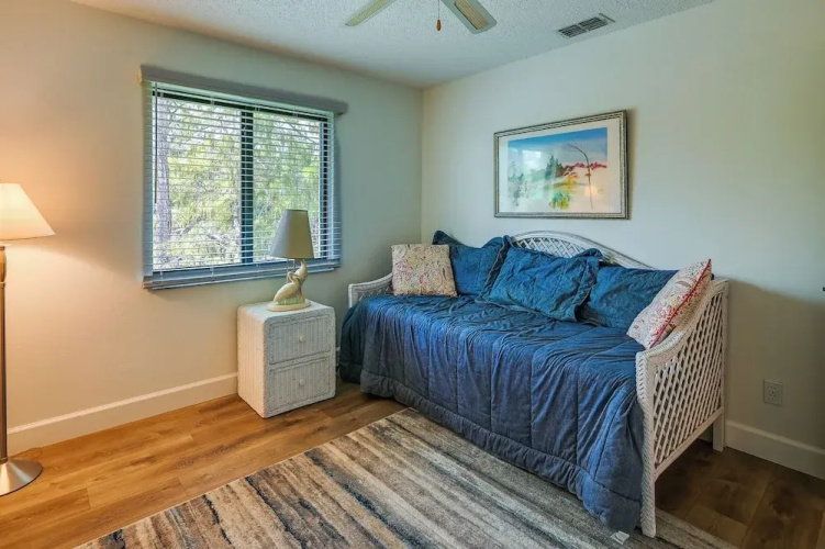 3 Mi to Beaches: Naples Condo w/ Pool Access!