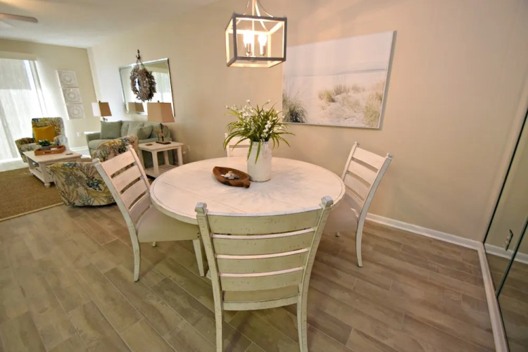 Phoenix Vii 71208 3 Bedroom Apts by RedAwning