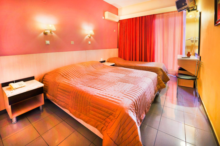Standard Triple room