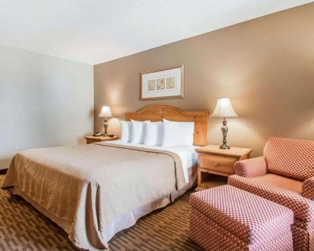 Quality Inn Us65 & E Battlefield Rd Springfield