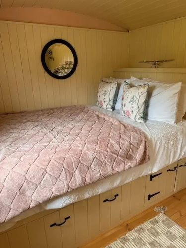 Shepherdshut-cotswolds-petfriendly-woodburner
