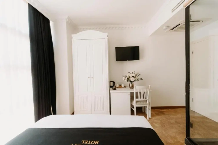 Standard Double room with view
