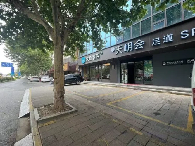 HanTing Hotel (Zhangjiagang Jingang Central Plaza)
