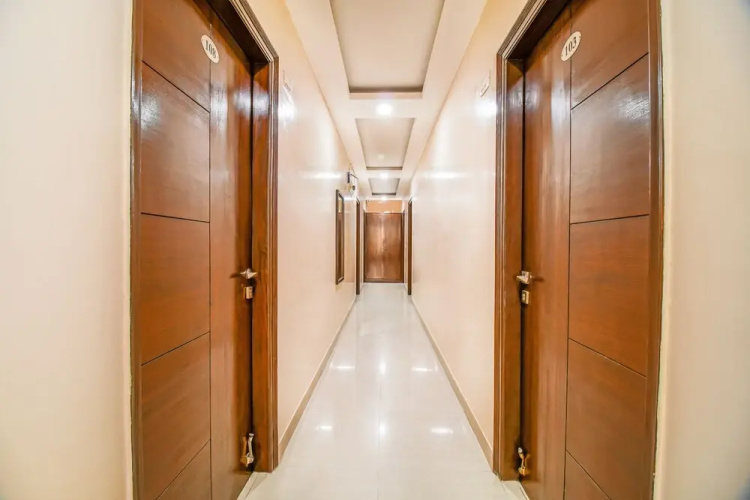 FabHotel Ashneer Residency