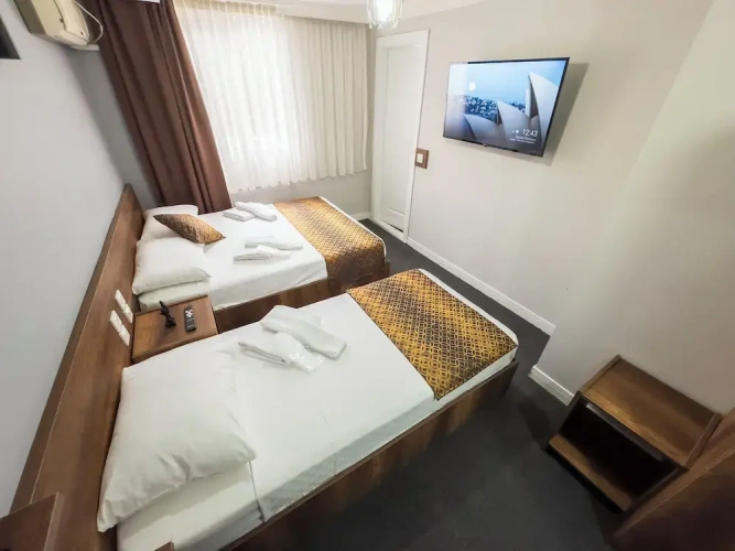 Standard Triple room with city view