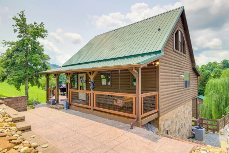 Views, Fire Pit + Game Room: Smoky Mountain Cabin