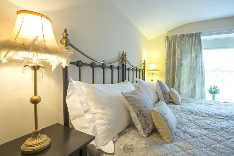 Albany House Bed And Breakfast