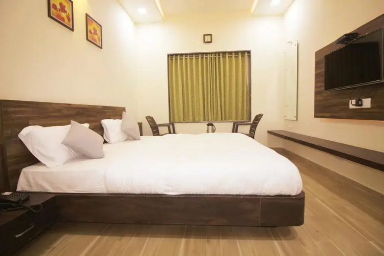 Hotel Vraj Inn
