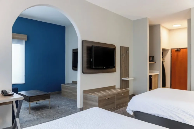 Quadruple Suite