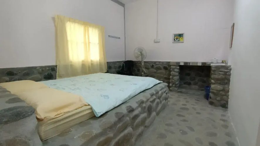 Hotel O Flinstone Lodge