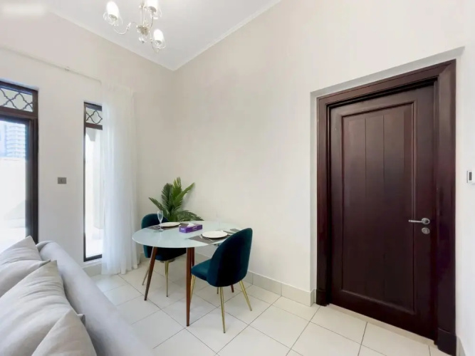 1-br Dazingly lit Downtown