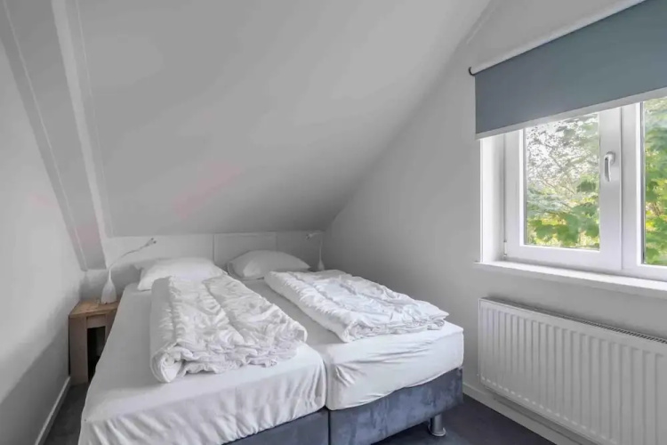 Spacious 6-person Holiday Home Near De Koog